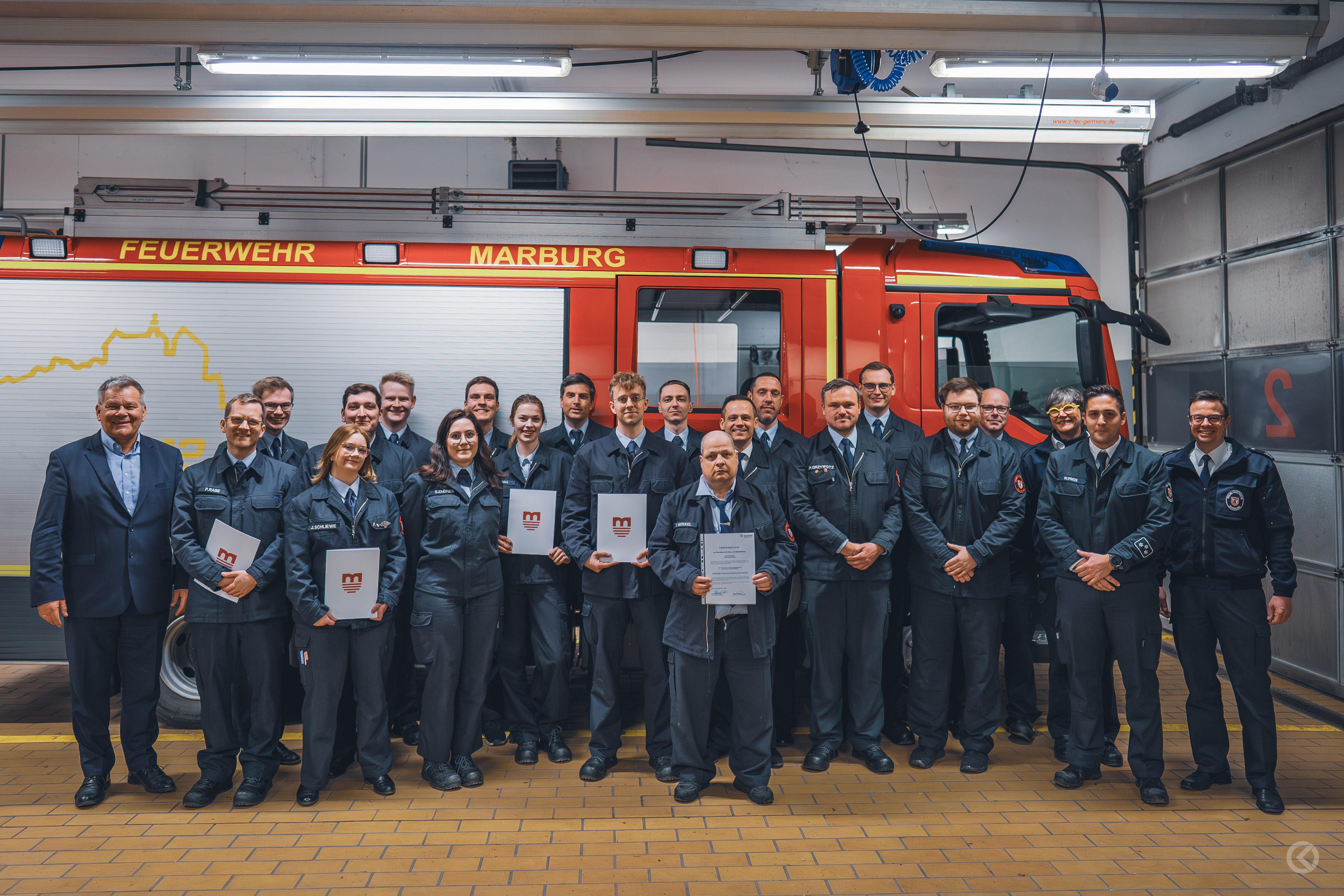 Die beförderten und gewählten Mitglieder stellten sich zum Gruppenbild.